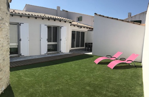 La Flotte House | Low Tide