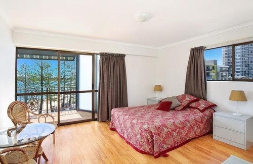 Caloundra Apartment | Lowanna Unit 14, 24 Bulcock Beach Esplanade, Bulcock Beach