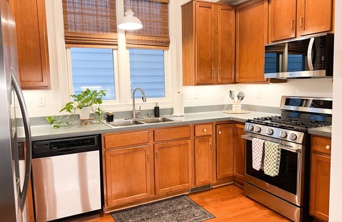 Lower East Side House | Lower East Side - 3 bed, 2 bathroom, 2 private parking spots