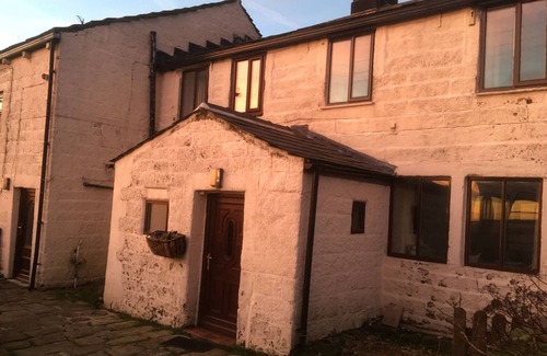 Todmorden House | Lower Hawkstones Farm, 18C Pennine Farmhouse