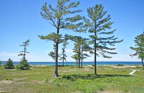 Glen Arbor Condo | Lower Level Beachfront Condo in Glen Arbor 2B/2BA!