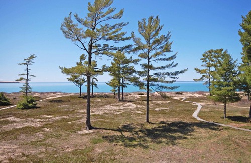 Glen Arbor Condo | Lower Level Beachfront Condo in Glen Arbor 2B/2BA!