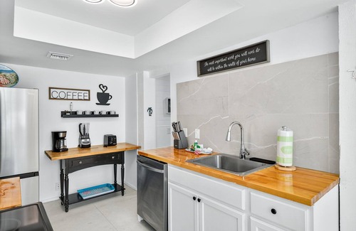 Fort Myers Beach Apartment | Lower Villa Nature View-Heated Pool/Block to Sand