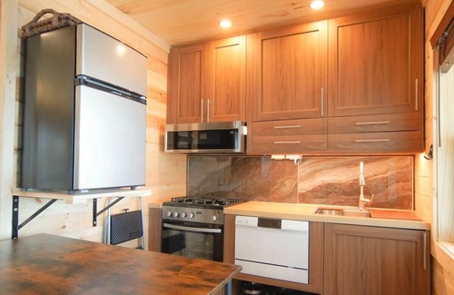 Plattsburgh Apartment | LoZa House rooftop SkyDeck lakefront Pets Hot Tub