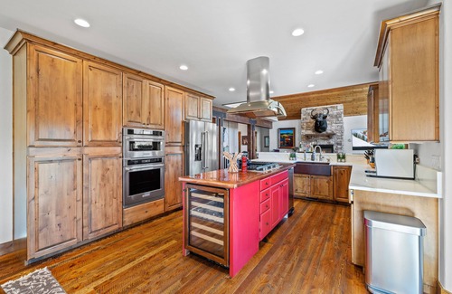 Victor House | LPJH: Enjoy a Peaceful Week in the Tetons Away from Crowded Jackson Hole!