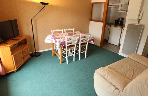 Bagneres-de-Luchon Apartment | Luchon - 1-bedroom apartment for 4 with balcony and parking