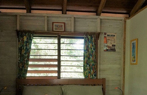 Cristo Rey House | Lucky Dreamer Lodge - Jungle Bungalow & Riverside Retreat ~ Fast WiFi - Kayak