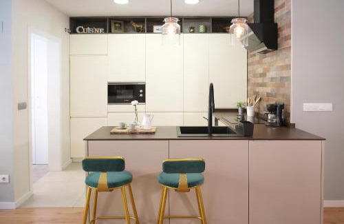 Nou Moles Apartment | Lujoso Hogar cerca del Casco Antiguo de la ciudad