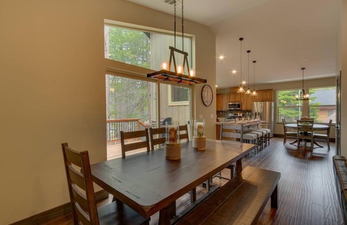 Tahoe Keys House | Lukins Mountain Modern 4BR,3BA, Hot Tub