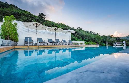 Nanai Road Hotel | LullaBella Hotel Patong