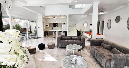 South Pattaya Villa | LUMALAND Luxury Pool Villa Pattaya Walking Street 8 Bedrooms