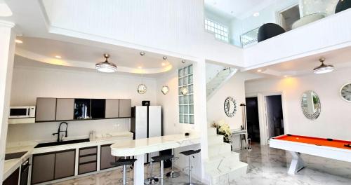 South Pattaya Villa | LUMALAND Luxury Pool Villa Pattaya Walking Street 8 Bedrooms