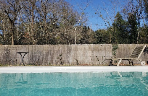 Merignac House | Lunch with the squirrels