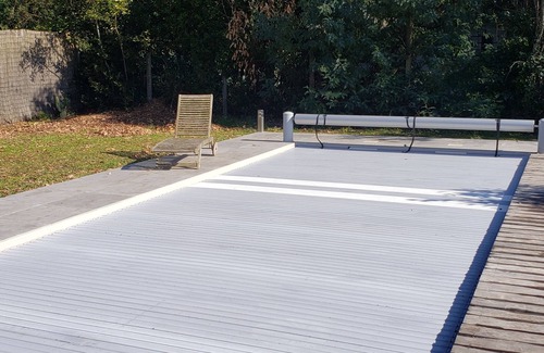 Merignac House | Lunch with the squirrels