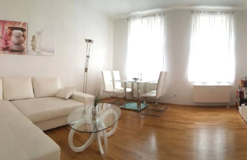 Altlindenau Apartment | Luppesuite - in a listed Wilhelminian style building near the city center