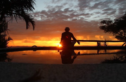 Miramar Apartment | LUSH APARTMENT, SWIMMINGPOOL WITH GREAT OCEANVIEW