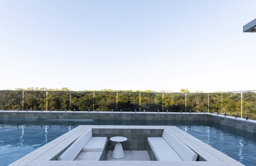 Bokarina Apartment | Lush Beachfront Living with Parking, Pool and BBQ