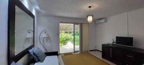 Pointe aux Biches House | Lush Garden Villa with Sand Garden