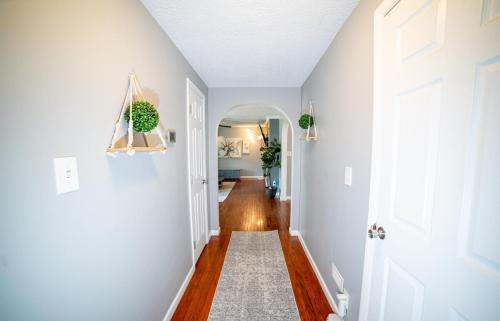 Mason House | Lush Hideaway with HotTub & Pool 6 mins kings Island