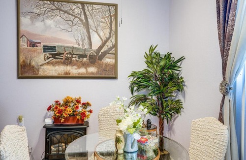 Vallejo House | Lush Vallejo Cottage - 20 Mi to Napa Wineries