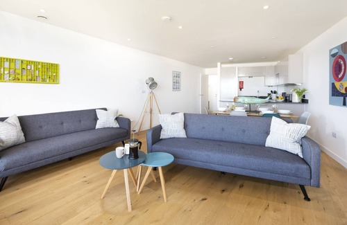 Lusty Glaze Apartment | Lusty Glaze View - an apartment that sleeps 6 guests in 2 bedrooms
