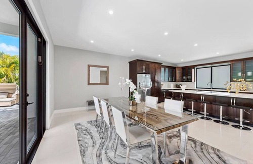 South Miami Villa | Lux 10 Bed&Bath Suite Villa w/Warm Pool & Game Rm