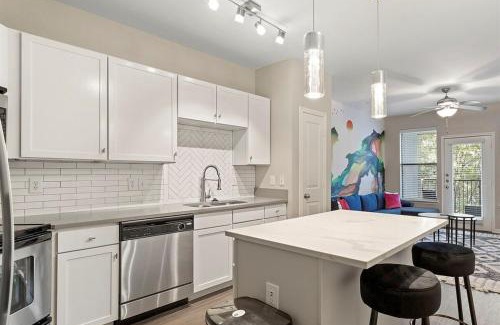 St. Edwards Apartment | Lux 1B on South Congress Relaxing Pool & Gym