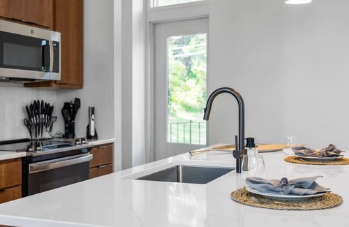 Mount Auburn Apartment | Lux 1BR | Amazing Café & Views | Located near ALL