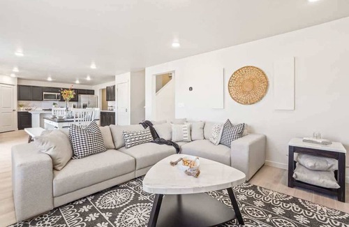 Nampa House | Lux 5BR Retreat with Pool & Game Room Wonderland