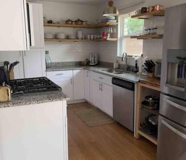 Sweetbriar House | Lux Boho Chic FREE Parking, Wi-Fi, Mins to Soco/DT