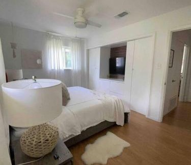 Sweetbriar House | Lux Boho Chic FREE Parking, Wi-Fi, Mins to Soco/DT