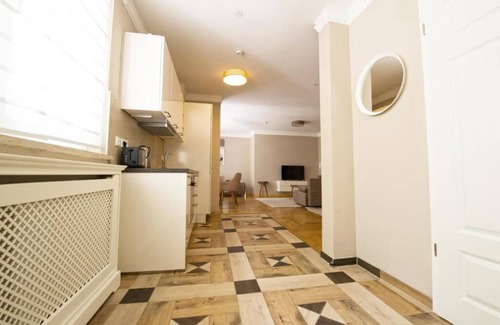 Kreuzberg Apartment | Lux Central 1BD Terrace Oasis