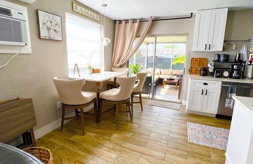 Sweetwater House | Lux CLEAN Family-ready retreat games, proximity to FIU, Everglades, Shopping +