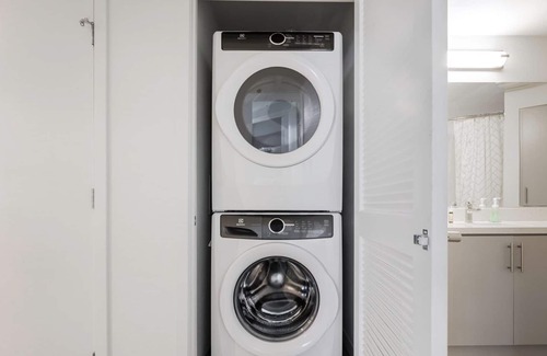 City West Apartment | Lux Downtown 1BR w/ Gym, W/D, Pool, near Staples Center by Blueground