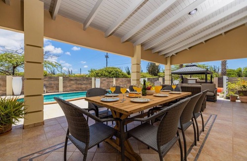 Moko Villa | Lux High-End Haven ~ Private Pool ~ Unique Decor