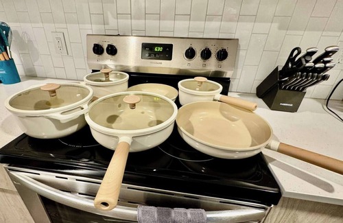 St. Johns Apartment | Lux King Bed Balcony Pool View Southside St Johns