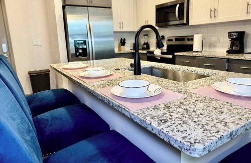 St. Johns Apartment | Lux King Bed Balcony Pool View Southside St Johns