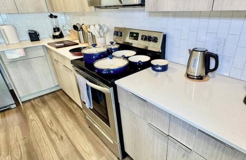 Deerwood Apartment | Lux King Bed Southside Pool Gym Near Mayo Beach