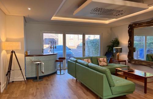 Amersham Apartment | Lux Light Spacious- Chilterns Pass the Keys