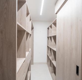 Las Lomas I Apartment | Lux Lleras l Daily Cleaning l AC l Visitrs Allowed