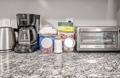 Durham House | ★ Lux Modern Retreat ★ Downtown ★ King Beds ★