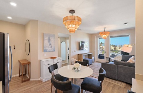 Normal Heights Apartment | Lux North Park Gem~King Beds~Workspaces~Parking!