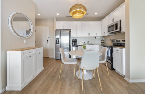 North Park Apartment | LUX Oasis North Park King Beds Workspaces Parking