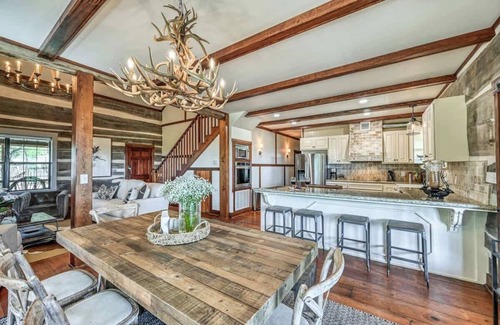 Fredericksburg Cabin | Lux Ranch w/Hottub|AlamoSprings