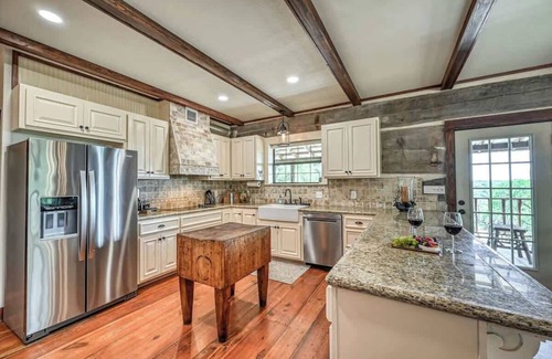 Fredericksburg Cabin | Lux Ranch w/Hottub|AlamoSprings