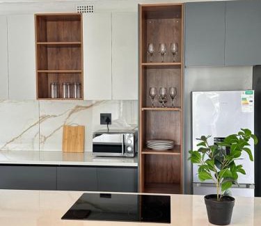 Cape Town House | Lux Sleek City Haven