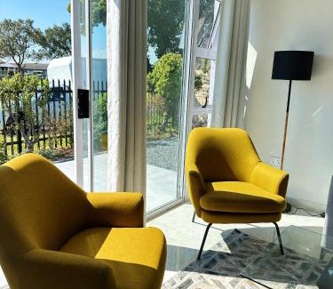 Cape Town House | Lux Sleek City Haven