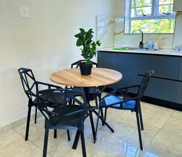 Cape Town House | Lux Sleek City Haven