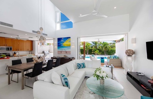 Providenciales Villa | Lux Solaris: Villa w/Pool & Golf Cart by the Beach