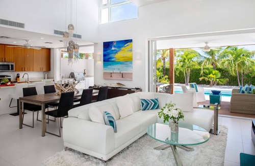Providenciales Villa | Lux Solaris: Villa w/Pool & Golf Cart by the Beach
